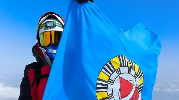 Воспитатель из Ноябрьска покорила Эльбрус