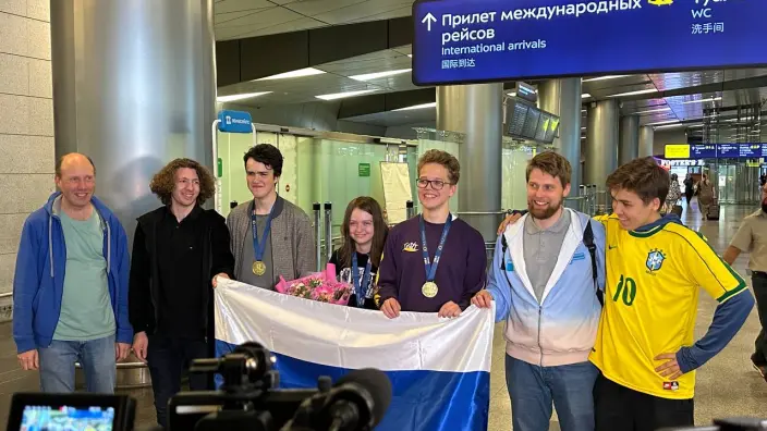 Сбер поздравил победителей Международной олимпиады школьников по информатике