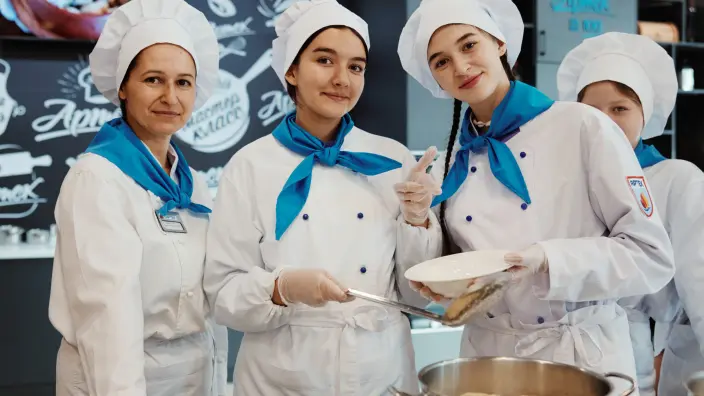 «Кухни народов России»: кулинарное шоу прошло в «Артеке» на финале «Большой перемены»