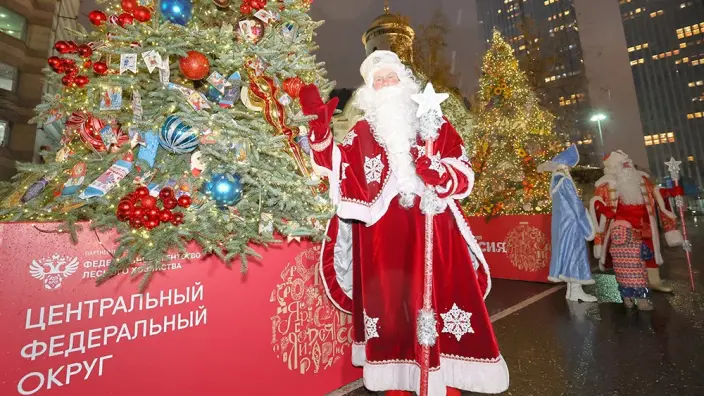 В Москву на фестиваль «Зимние волшебники» приехали Деды Морозы из разных регионов
