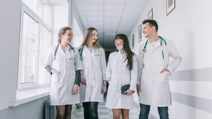 Стали известны реальные сроки отработки для выпускников медвузов
