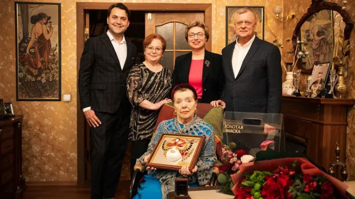 Свеча Наины Хониной: сезоны жизни народной артистки