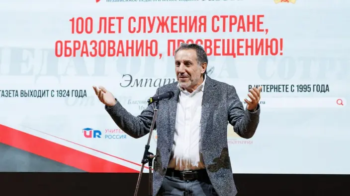 «Школа — это способ познания себя и мира»: Артём Соловейчик принимает поздравления