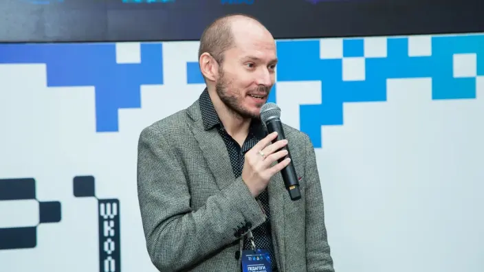 «Человечность надо переизобретать»: абсолютный победитель конкурса «Учитель года России – 2012» объяснил, зачем педагогу искусство
