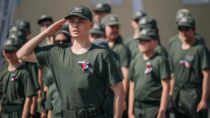 Снайпинг, управление БПЛА и кибербезопасность: что ждёт подростков на сменах «Время юных героев»