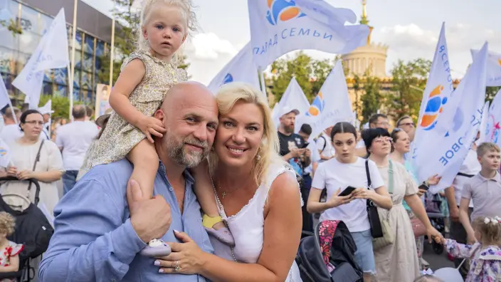 8 июля россияне отмечают День семьи, любви и верности: традиции праздника