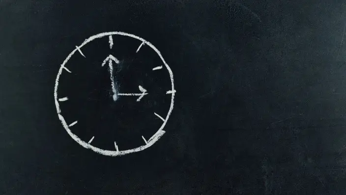 Занятия в школах не могут начинаться раньше 8:00 и заканчиваться позже 19:00